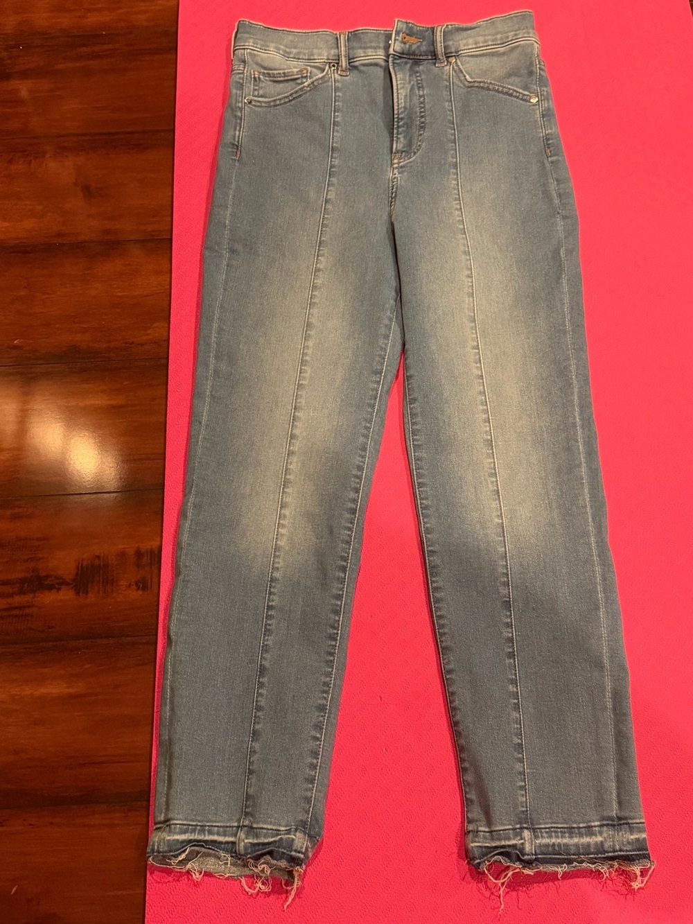 Express Slim High Rise Straight Jeans Women’s Blue Denim Frayed Hem, SZ 2S, NWOT
